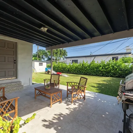 Charming Family Retreat in Miami: 10 Min from Miami International Airport Отели в г. Уэстчестер