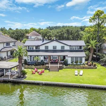 Unobstructed open water lake house for friends & family fun w/Tesla charger