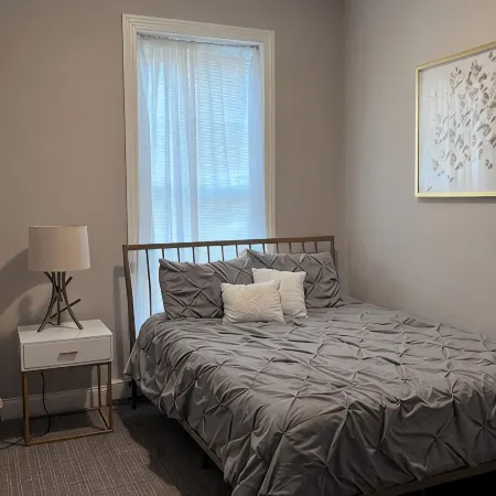 Downtown Dubuque Retreat, Spa Access, Private Deck, One Block to Farmers Market,