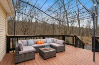 Walk to Beach HotTub FirePit Game room Lake View - Homestays