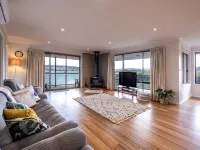 Stones Throw Hotels in Sorell