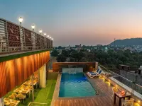 Pax Grand Blue - Rooftop Swimming Pool & Restaurant - 500 Mtr from Udaipur Railway Station Hotels near Udaipur Train Station