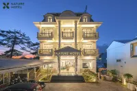 Nature Hotel - Luong The Vinh - Parkplatz
