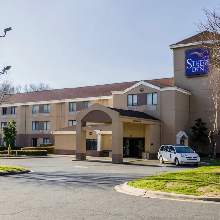 Sleep Inn Airport - Billy Graham Parkway Отели рядом с достопримечательностью «Библиотека Билли Грэма»