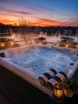 Lakefront Home w/Private Dock, Hot Tub, Firepit, Kayaks, Pet Friendly, Sleeps 8 - Homestays