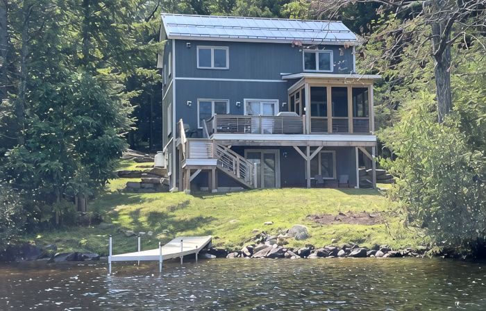 Newer Construction waterfront house with AC and WiFi in Barnstead