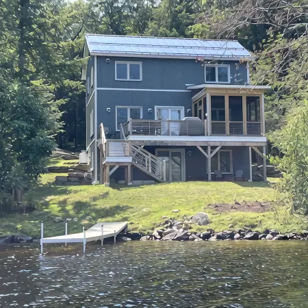 Newer Construction waterfront house with AC and WiFi in Barnstead
