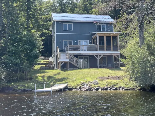 Newer Construction waterfront house with AC and WiFi in Barnstead