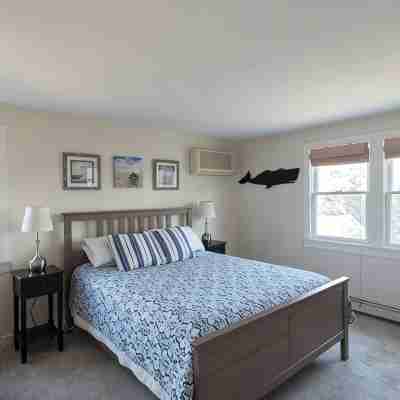 Elbow Inn: Private Retreat with Two Master Suites Rooms