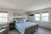 Elbow Inn: Private Retreat with Two Master Suites