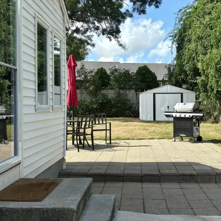 Make this charming, modern retreat your home away from home!!