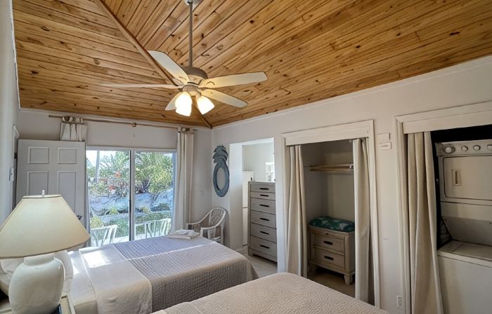 Wonderful 2 Bedroom 2 Bath Ocean Villa just quick walk from Treasure Cay Beach!