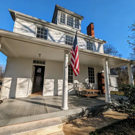 Historic Farmhouse 30 minutes to DC / Annapolis. 4BR Large and Inviting, Zipline