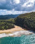 Serene Apartment in Samana, w/view of Bay, pool, gym & WiFi