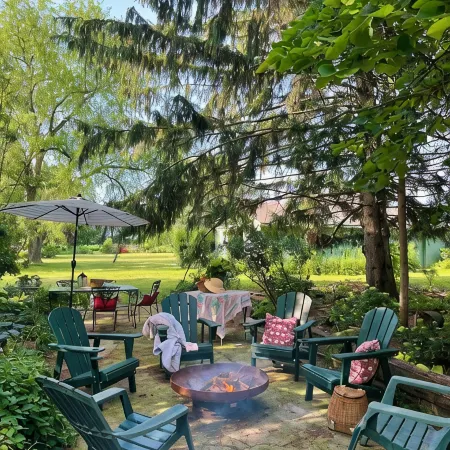 Step Inside a Magazine! Upscale Farmhouse on 3 acres. Hot Tub,Bocce Ball,Gardens