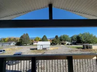 Charming 3-bedroom cabin- minutes from downtown Ennis