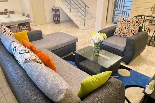 La Siesta Abidjan-Charming 2-bedroom Split-Mezzanine level apartment; WiFi-AC. - 2-نجوم