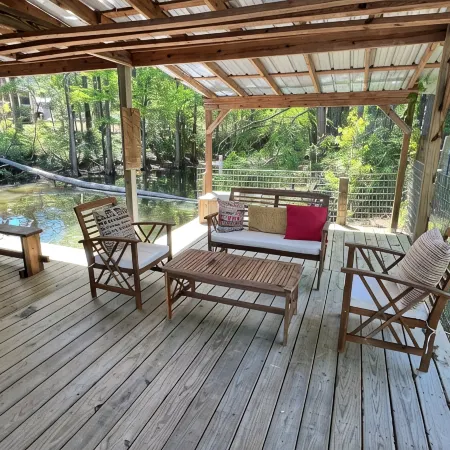 Toledo Bend Lake Record Lodge - waterfront, private boat dock and Pet-friendly!