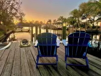4Br Waterfront Retreat - Private Dock, Kayaks, Hot Tub & Tiki Bar  Walk to Beach - 자쿠지