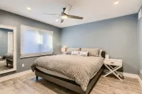 Modern 2-Bedroom Loft in Austin w Pool, Hot Tub,Fire pit,Goats,Alpacas,Chickens - Chalets