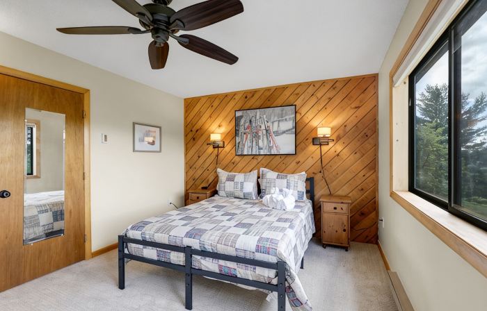 New Hampshire vacation getaway with gorgeous mountain views—ski, hike, swim!