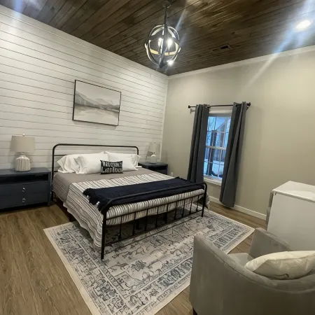 Lakeside Retreat w/seasonal water views & boat ramp, beach, & park within 1 mile
