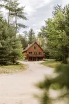 Family-friendly, Luxury Log Cabin Nestled in the Woods - 10 Mins to Sunday River