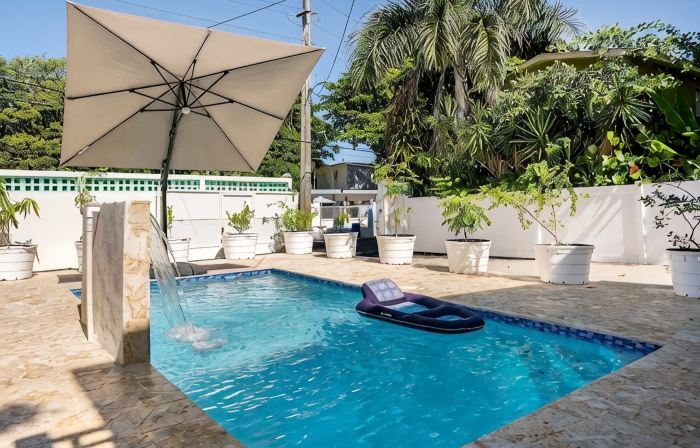 Steps from Beach, private pool and Wifi