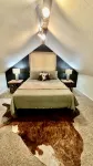 3BR+Loft, Pet-Friendly w/  Hot Tub + Arcade