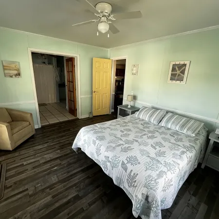Canal home, NAS, Blue Angels, Tiki Bar, near beaches, bring your boat
