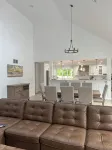 Beautiful Hamptons home  close to beaches, shopping, & restaurants!