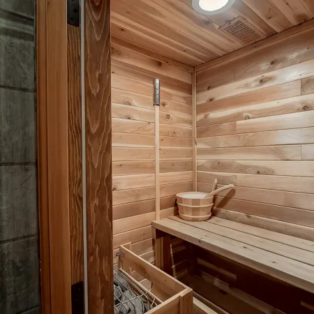 Beautiful house and private apartment, hot tub & sauna, 6 miles from Hood River!