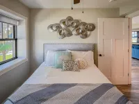 Kayak Shack: 1st Floor, Waterfront Lake House, Dock Boat & Jet Ski
