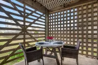 Dog Friendly Obx Retreat, Walk to Beach, Sleeps 2