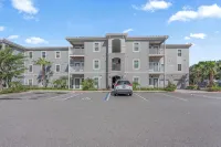 Gorgeous 2 Bed /2 Bath Condo Close to Beaches