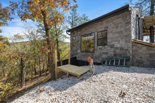 Cozy cabin in charming Eureka Springs with WiFi and AC - Alphydda