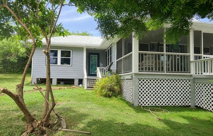 Beautiful home with wifi, tv, A/C, private dock, & backup generator power