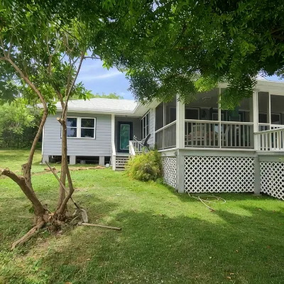 Beautiful home with wifi, tv, A/C, private dock, & backup generator power