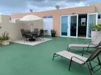Spacious 3 bedrooms penthouse, near Combate Beach: Pools, Fun & Amazing Sunsets Hotéis em Pole Ojea