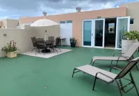 Spacious 3 bedrooms penthouse, near Combate Beach: Pools, Fun & Amazing Sunsets
