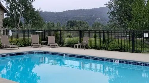 New Remodel! Lakeside Condo w/ Pool, Kayaks, Bikes