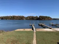 Beautiful lakefront home W/Breathtaking  view