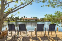 Private wooded 3BR/3BA house w/heated pool on canal just steps from beach - 프라이빗 풀