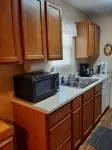 4 Bedroom-2 Full BathsClose to lake - 20 min to airport