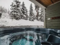 Ski in Ski out condo with private Hot Tub backing on Golf course. 2 bed 2 bath. Hotels in Sun Peaks