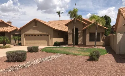 Very nice 4 bdrm 2 full bath ranch home w/ great room in quiet neighborhood. Hotels in Ahwatukee Foothills