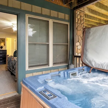 Sleeping Bear Condo - Downtown Helen, GA