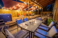 Beautiful Oasis Home - 5 min to Strip & Airport! - Bungalows