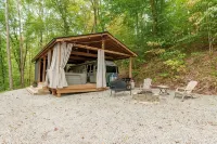 Airstream Glamper in Hocking Hills, Hot Tub, 1 Mile to Old Man's Cave! - homestay