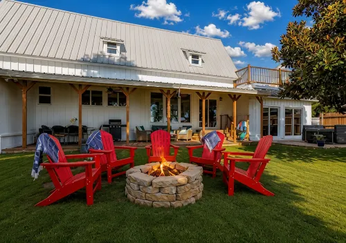4Br Granbury Lakefront Home w/ Hot Tub, Dock & Game Room - 4성급